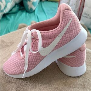 NIKE Women's Pink Sneakers with White Swoosh. Sz 7 Excellent Condition.